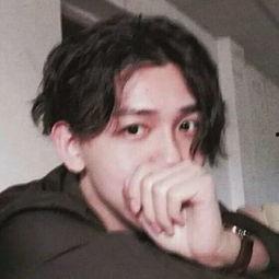 娱乐吃瓜的头像男真人,男真人生吃瓜背后的故事